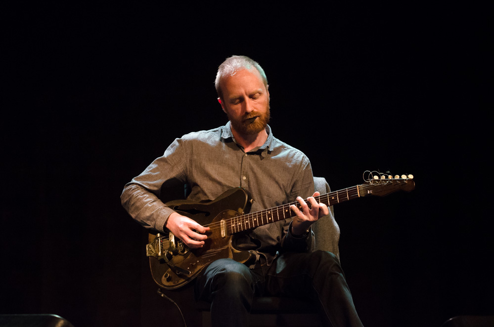 Лео абрахамс гитарист